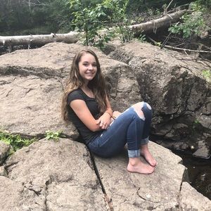 Meet your Posher, Devoney